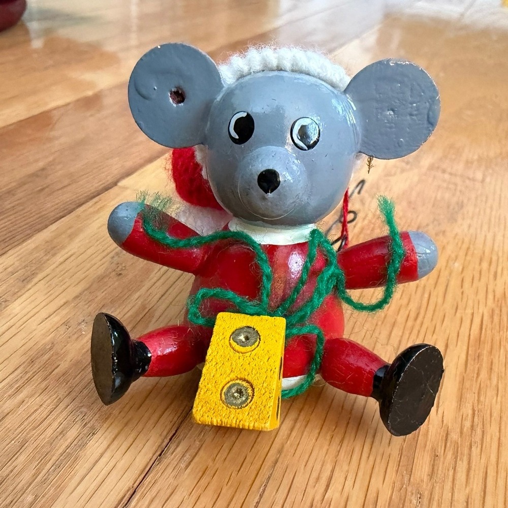 Vintage 1979 R Dakin Wooden Christmas Mouse Ornament Santa Hat Cheese Grey Red